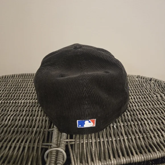New Era 59FIFTY Fitted Hat in Black and Gray - Picture 3 of 5